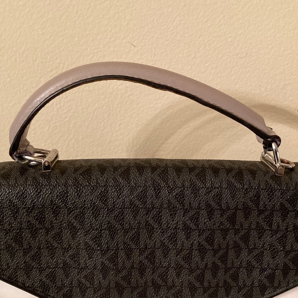 Michael Kors LUDLOW, blk & gray signature Satchel,Envelope style , very nice! - Picture 3 of 16